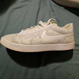 Womens Size 8 Nike Shoes
